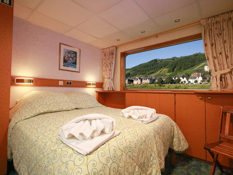 Main Deck 1 Double Bed Cat